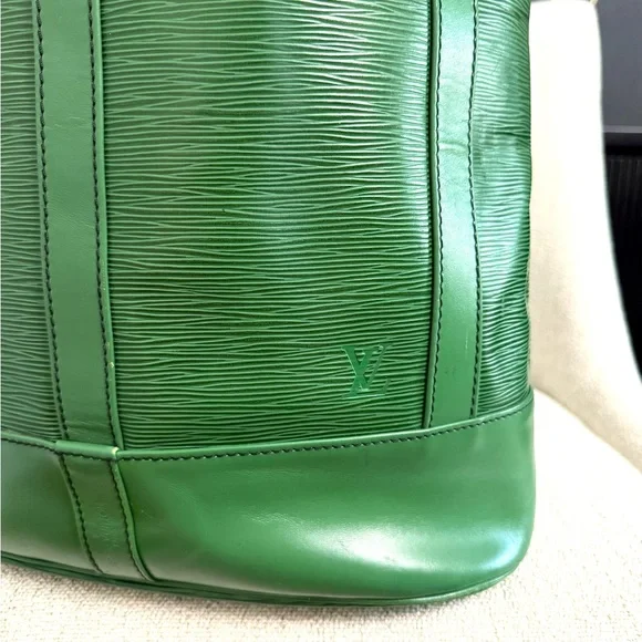 Authentic Louis Vuitton Randonnée GM backpack/ shoulder bag green Epi leather
